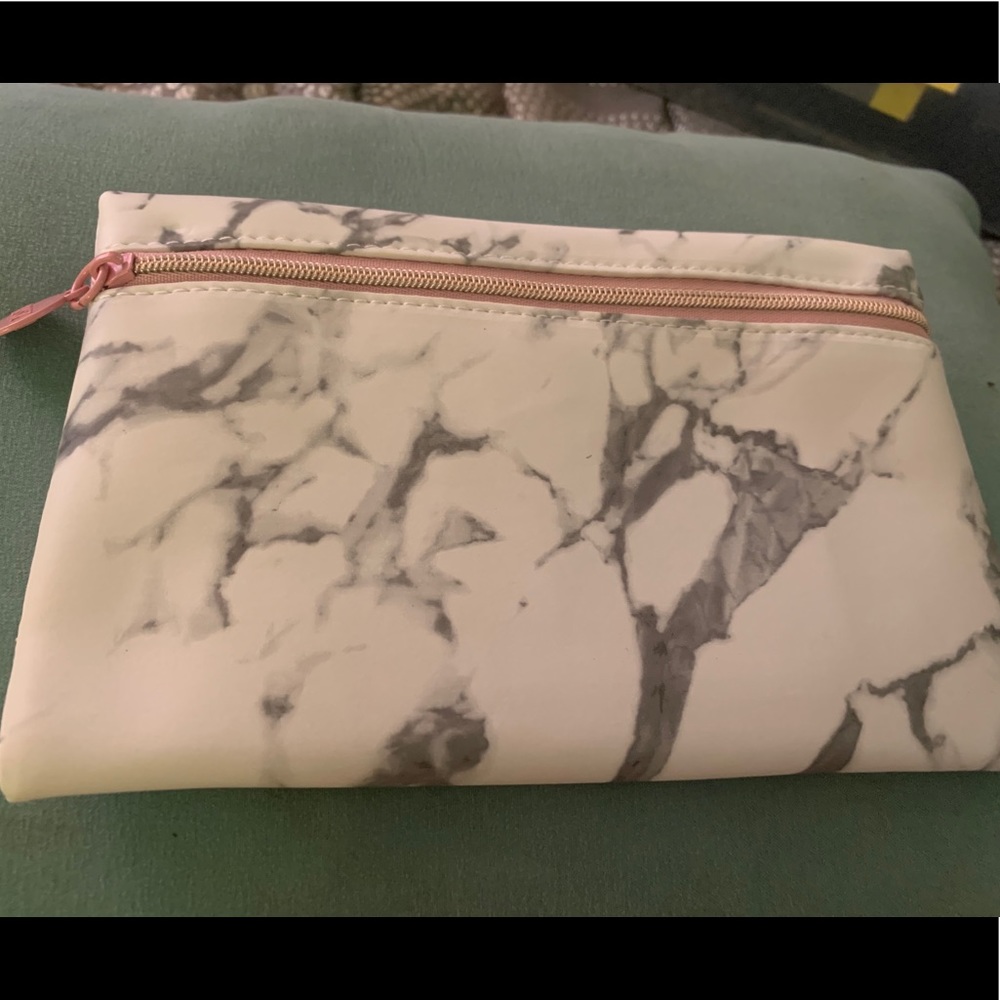 Ipsy make up bag